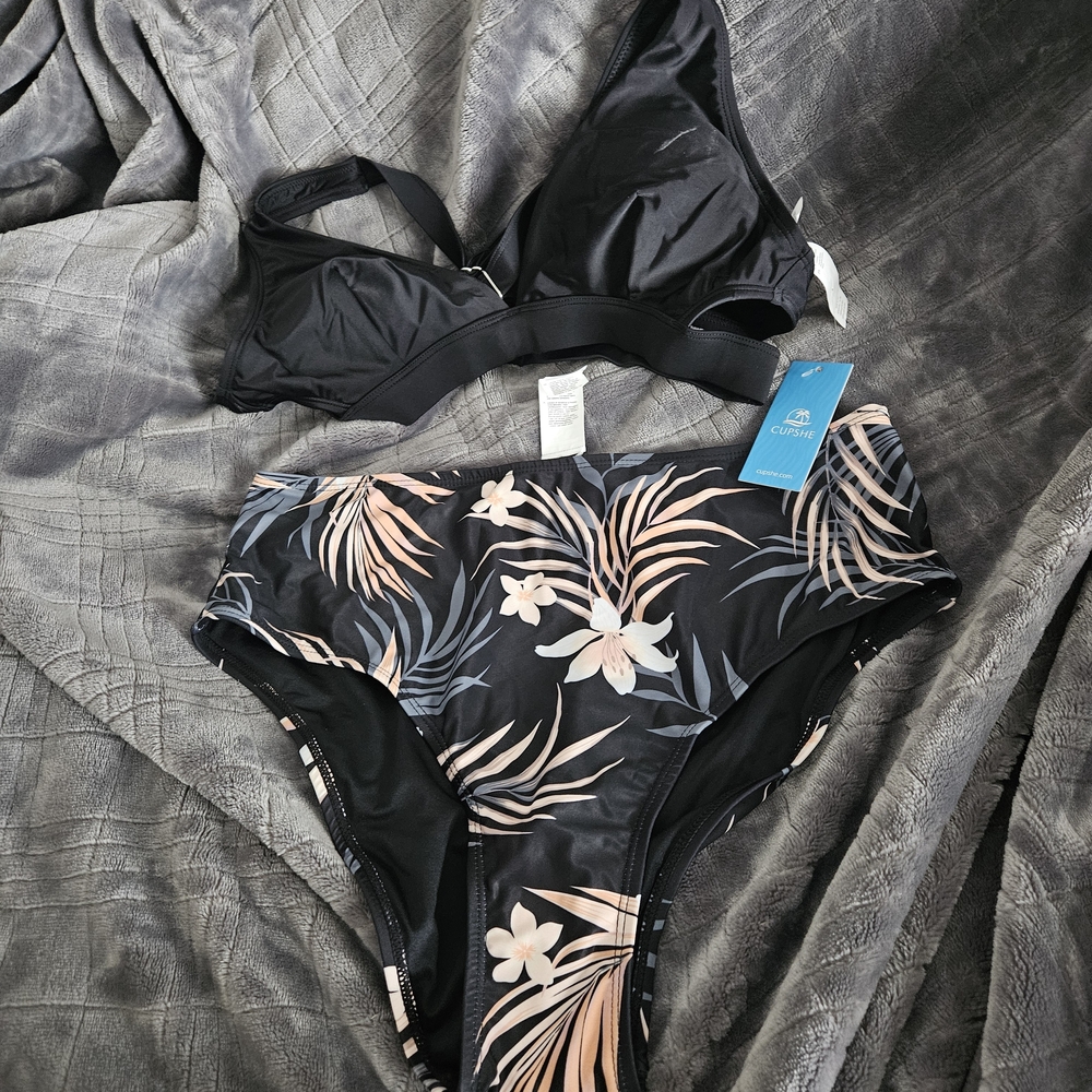 Cupshe Black and Cream Floral Bikini Set
